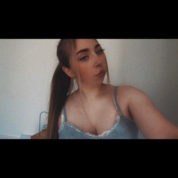 Meet your Posher, Danielle - Picture 1 of 1